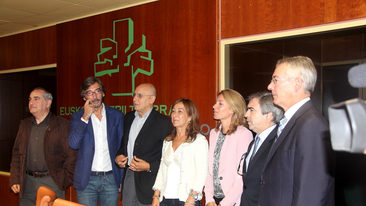 Reunión EAJ-PNV,  PSE-EE y PP en el Parlamento Vasco
