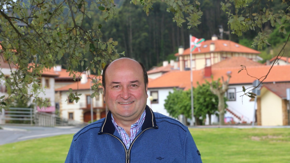 Andoni Ortuzarri elkarrizketa