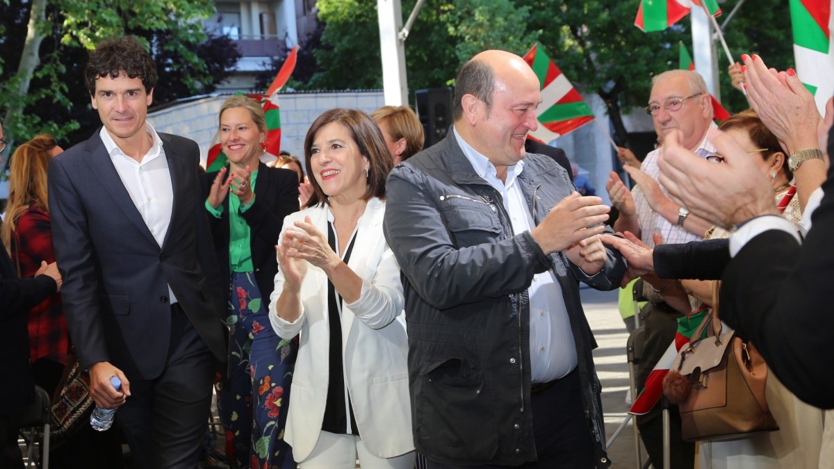 Mitina Basauri. Asier Iragorri, Unai Rementeria, Izaskun Bilbao Barandica, Andoni Ortuzar