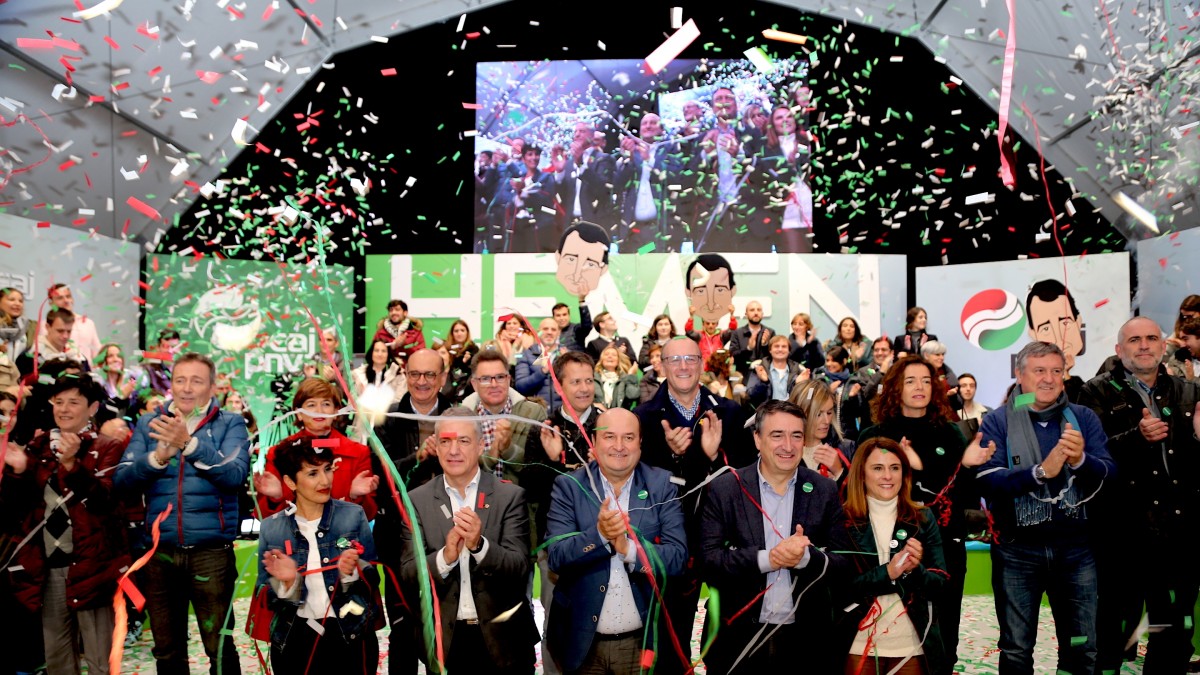 Mitin cierre campaña. Andoni Ortuzar, Iñigo Urkullu, Aitor Esteban, Almudena Otaola, Maribel Vaquero