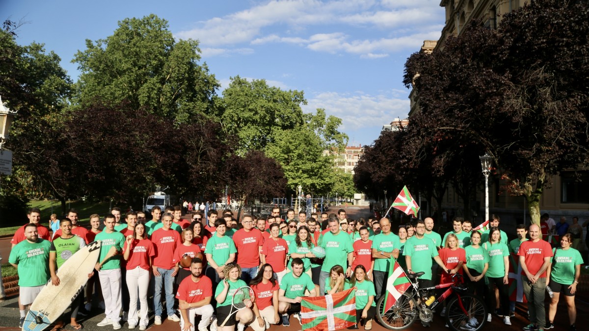 23-J Acto con jóvenes en favor de la oficialidad de las selecciones deportivas vascas