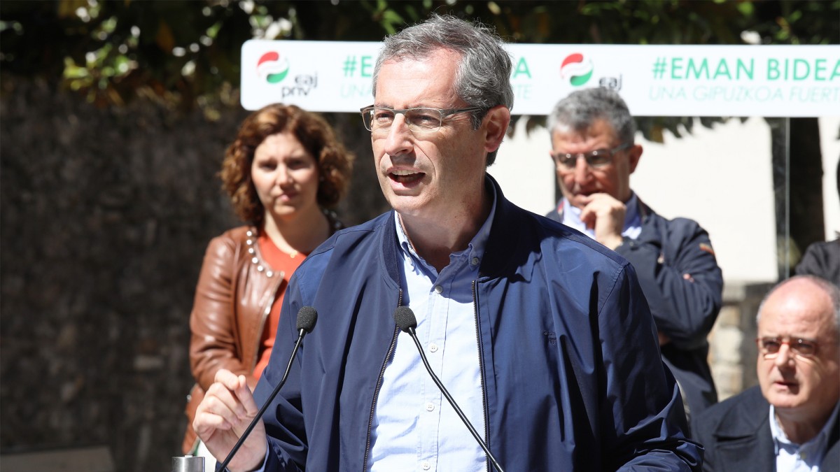 “Gipuzkoak konfrontazioko iraganaren eta adostasuneko etorkizunaren artean aukeratu behar du, ezker abertzalearen eta EAJ-PNVren artean”