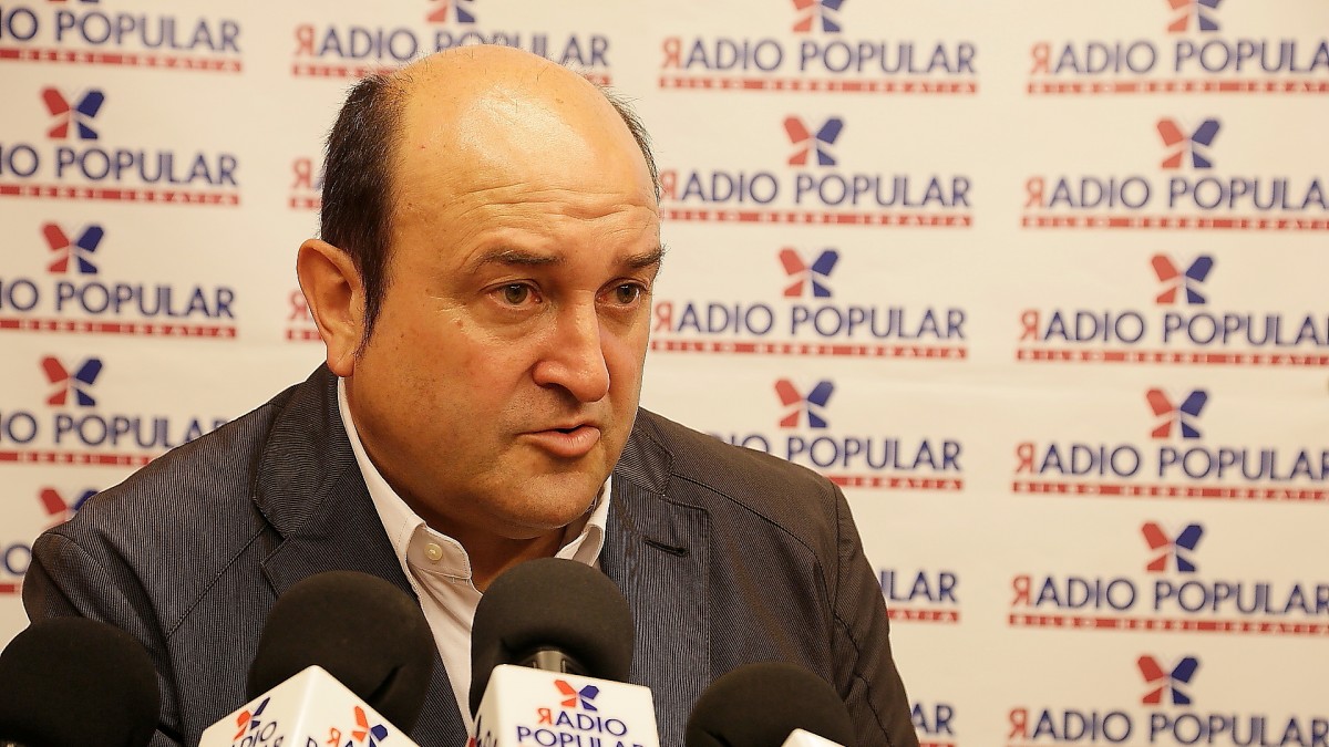 “Lomce legea burugabekeria da, egurrezko ikasmahaiaren eskola garaira eramaten gaitu