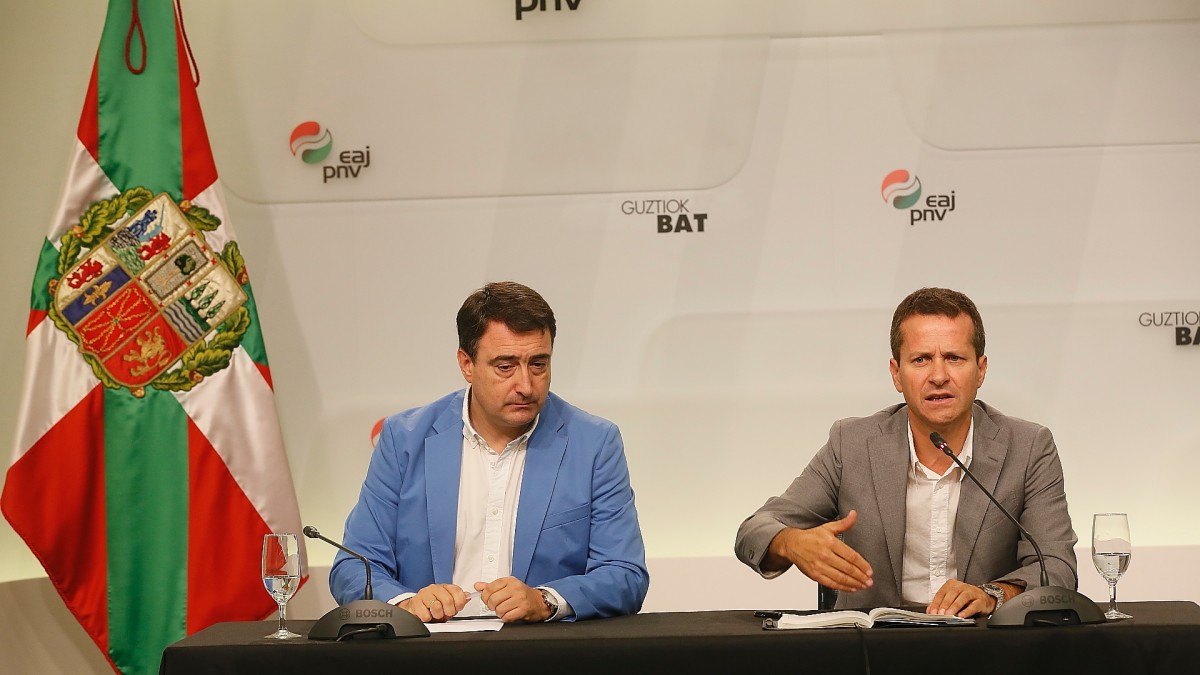 “EAJ-PNV va a dar la batalla en el Congreso y en el Senado para que Euskadi vuelva a la agenda del Gobierno de Rajoy”