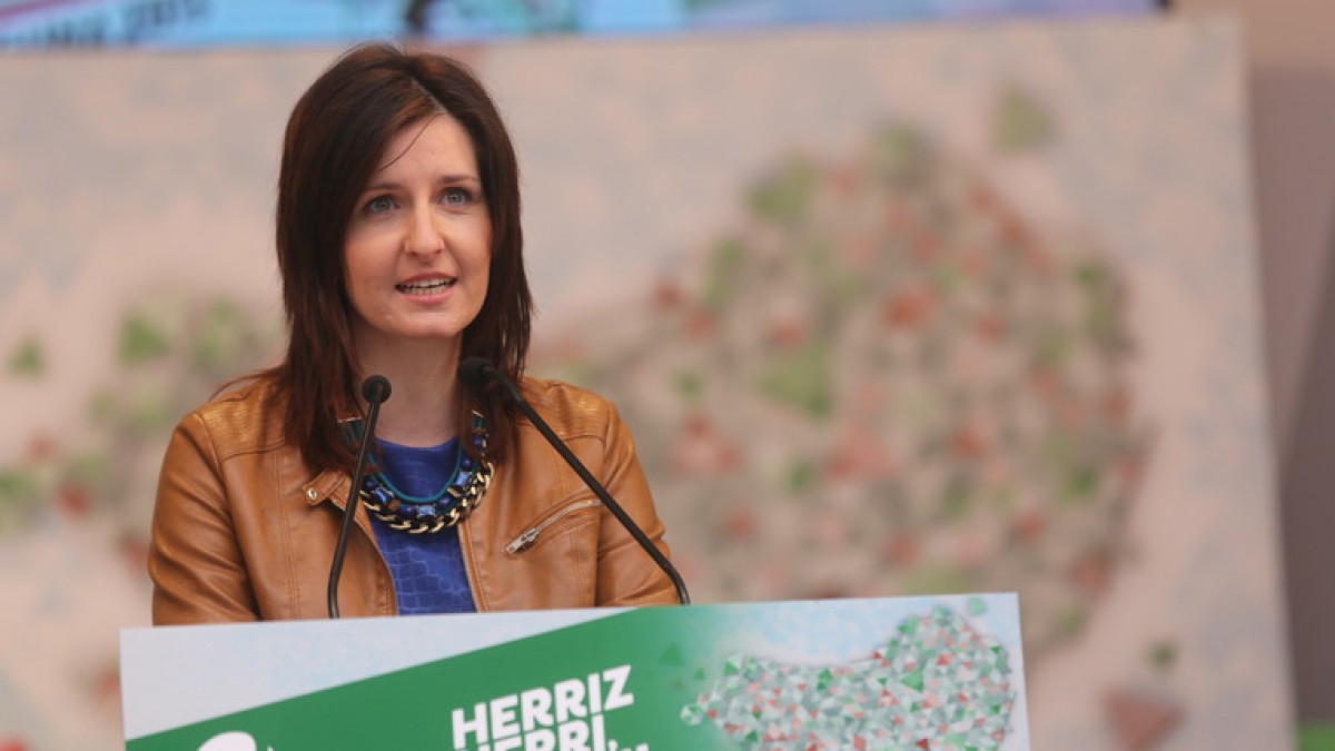 Diana González: “Lehendakari, Andoni: Jakin ezazue EGIko gazteok adi egongo garela bide horretatik jarrai dezazuen