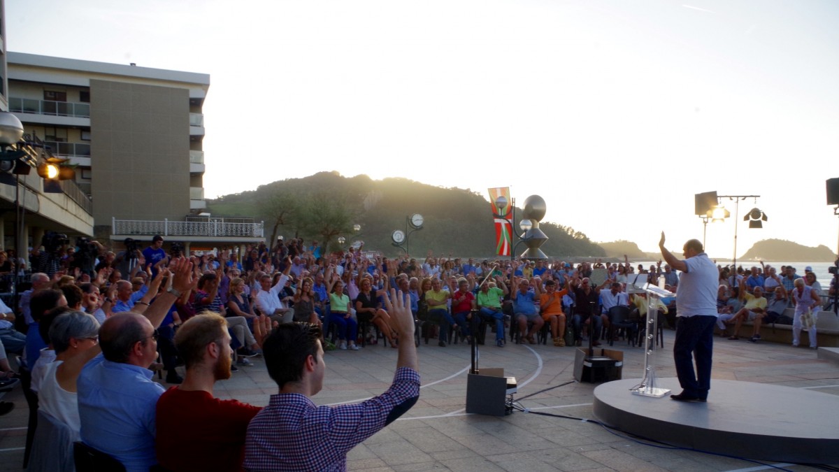 Ekitaldi politikoa Zarautzen