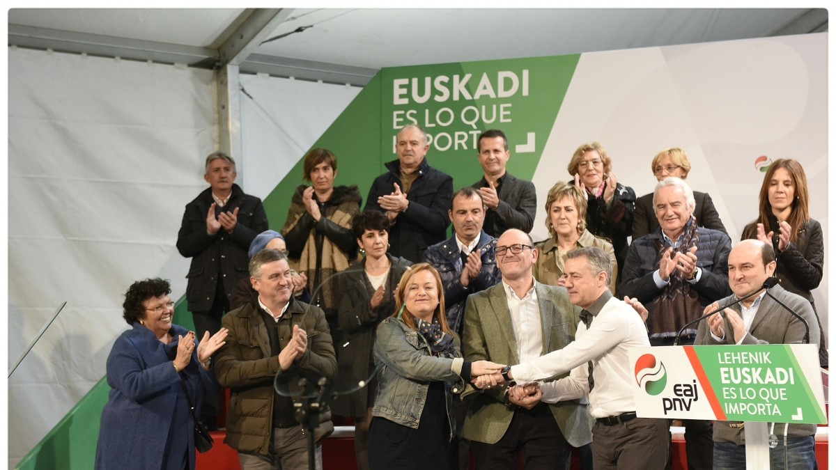 Urkullu invita a la ciudadanía vasca a que, antes de votar el 20-D, se pregunte “quién va a defender los intereses de Euskadi en Madrid”