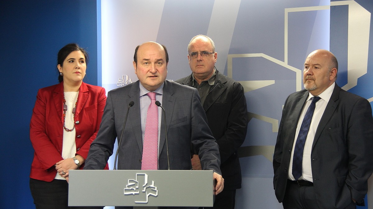 EAJ-PNV presenta a los partidos un documento “con mimbres suficientes” para un acuerdo político sobre el Nuevo Estatus