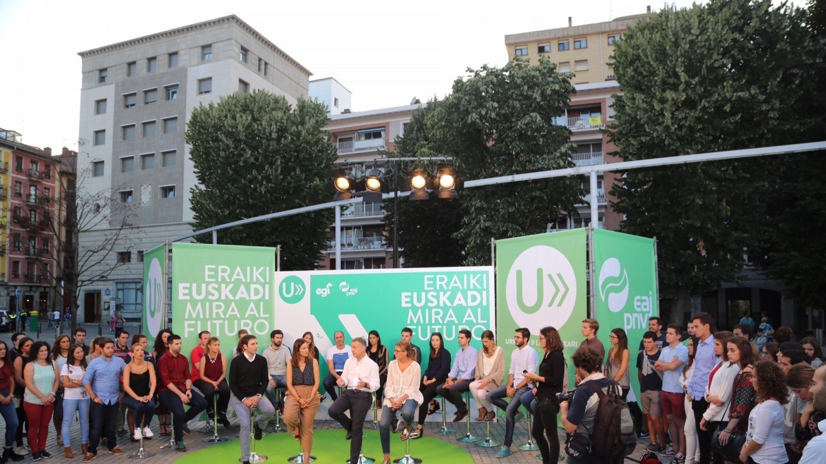 Urkullu se compromete a que 5.000 empresas vascas ofrezcan una primera experiencia laboral a 20.000 jóvenes