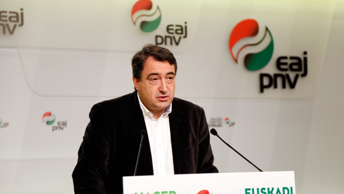 Aitor Esteban: 