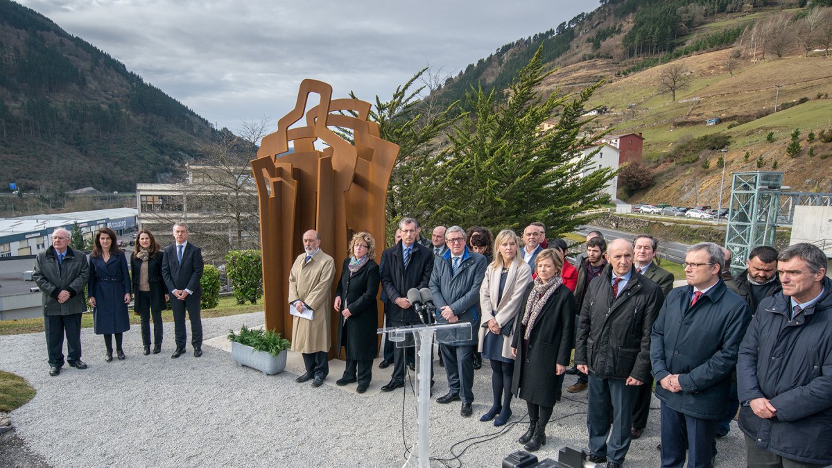 Urkullu asiste en Elgoibar a la inauguración de un Columbario para “honrar la memoria y dignificar el ejemplo de quienes dieron su vida en defensa de la democracia y la libertad”