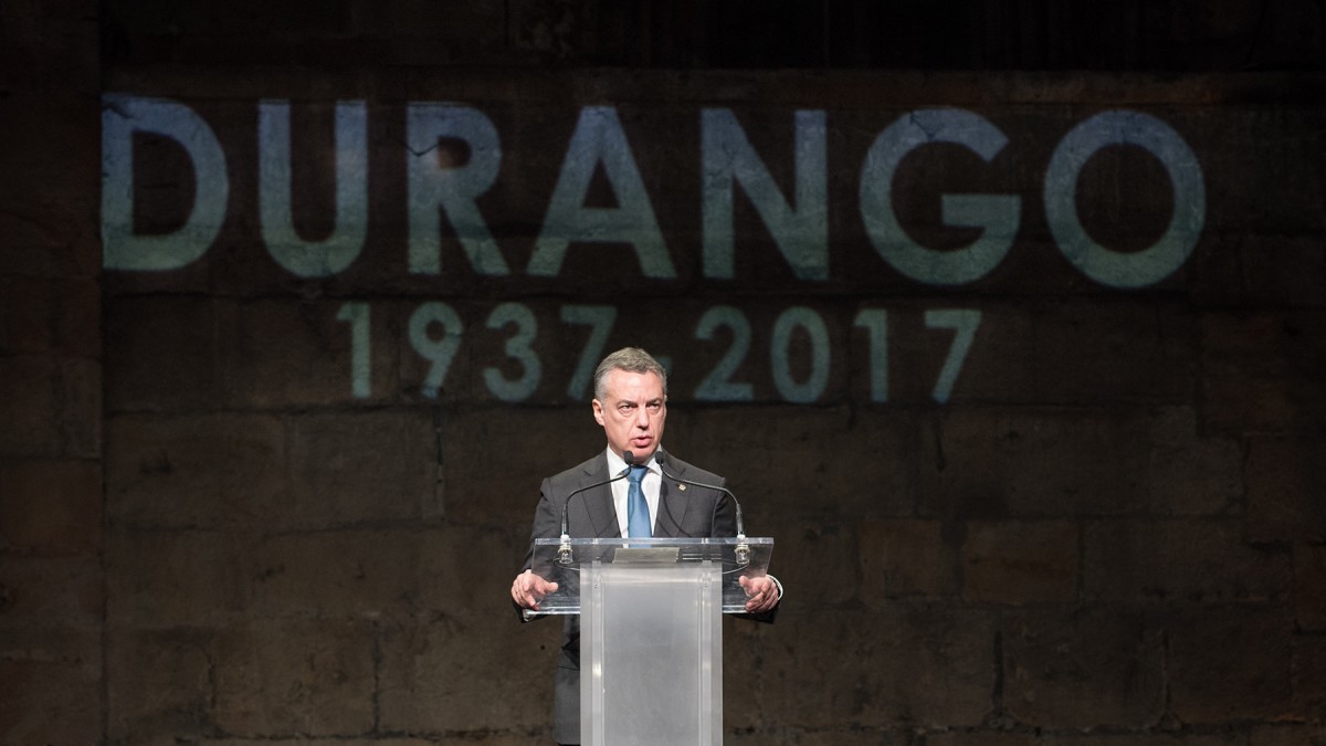 Lehendakaria Durangoko bonbardaketaren 80. urteurrenaren ekitaldira bertaratu da