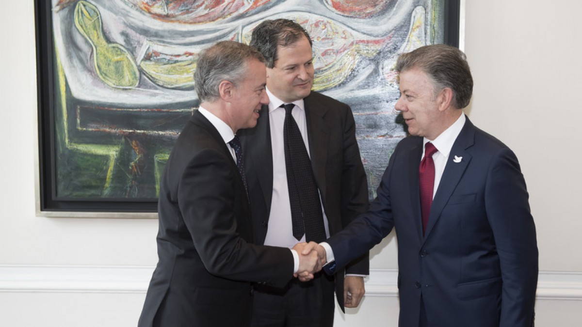 El Lehendakari Urkullu mantiene un encuentro con el presidente de Colombia en un momento clave para el país
