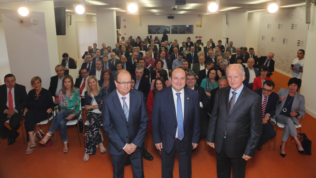 Ortuzar: “Euskal herriarenganako maitasunak, erkidegoaren zerbitzura egoteko borondateak, zintzotasunak eta alderdi irekia izateak azaltzen dute EAJ-PNVren gaurko indarra”