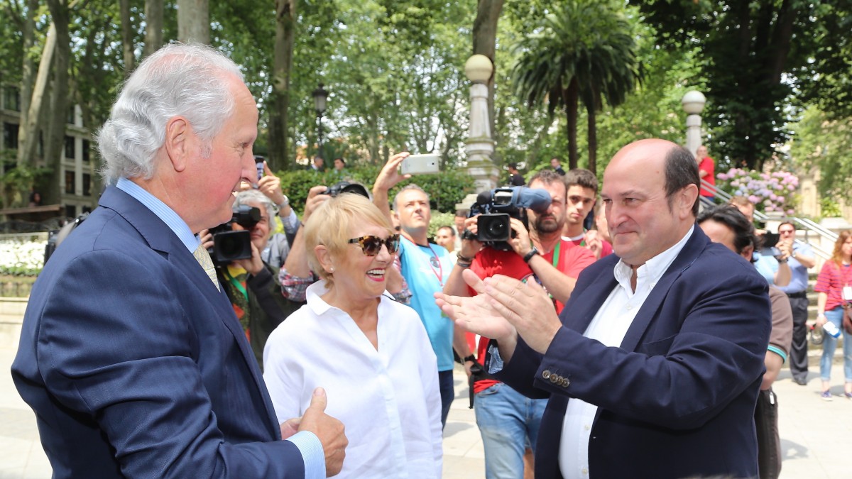 Ortuzar: “Es un honor tener en el PNV a personas como Atutxa, que ha defendido a capa y espada las instituciones vascas”