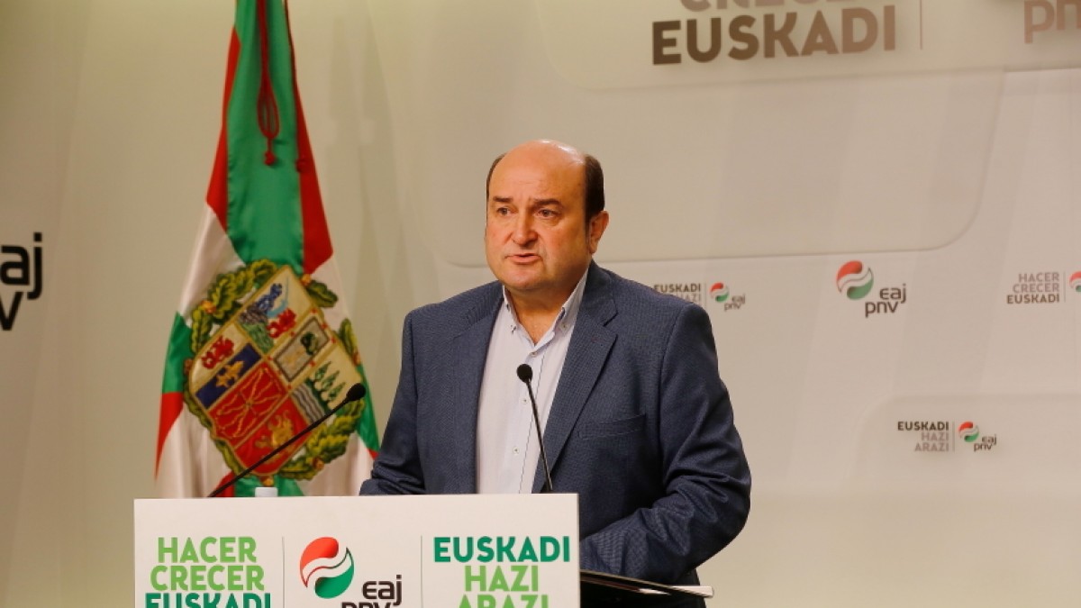 “Respeto a las decisiones de las instituciones legítimas catalanas y rechazo al 155 y a las medidas del Consejo de Ministros”