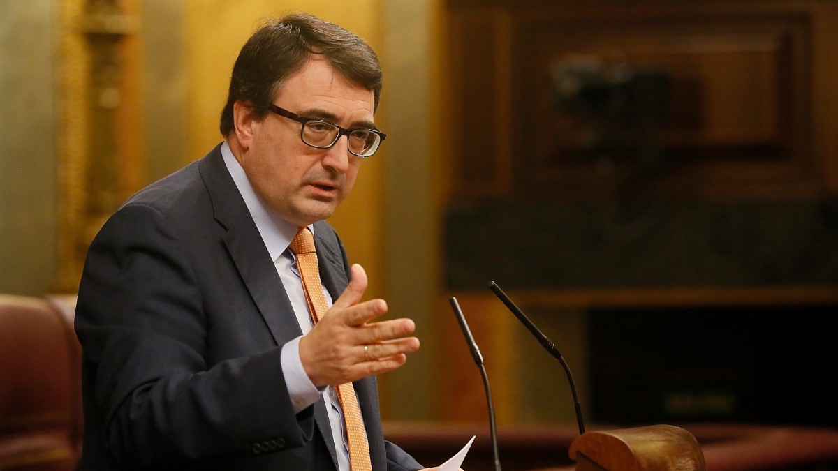 Aurrekontuak izapidetzea eskatu du Aitor Estebanek, “elkarrizketaren aldeko sinbolo gisa”