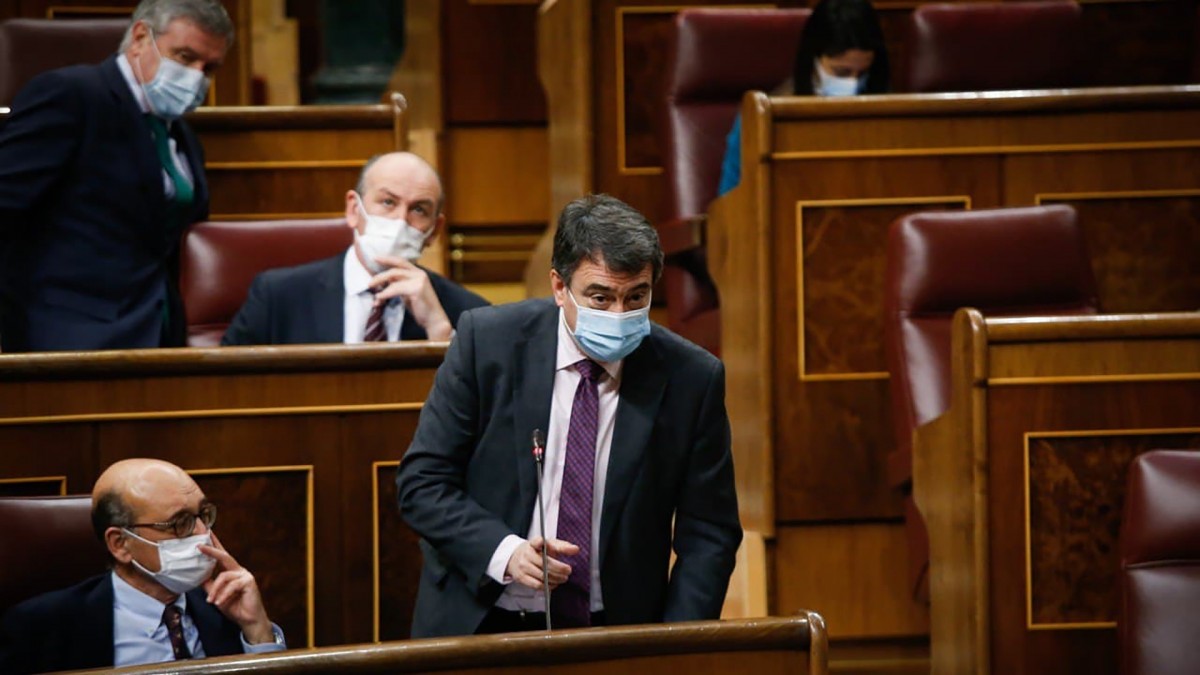 Esteban advierte a Sánchez: “Queremos contribuir a la estabilidad del Gobierno pero nos espantan la política declarativa y sus pugnas internas” 