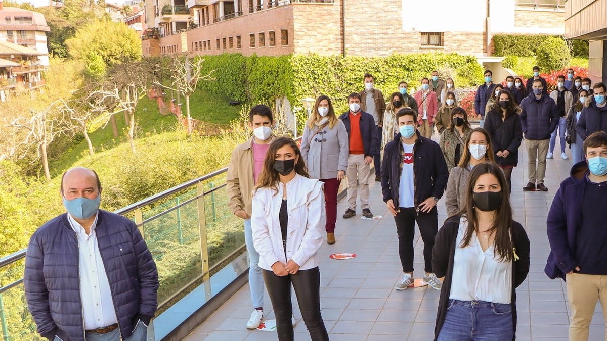 Ortuzar anima a la juventud vasca a implicarse en la construcción nacional de Euskadi “en este momento histórico que vivimos”