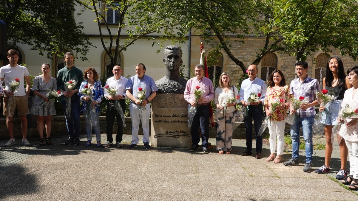 En el homenaje a Lauaxeta, EAJ-PNV se compromete a seguir liderando en Madrid la defensa de los derechos civiles y democráticos