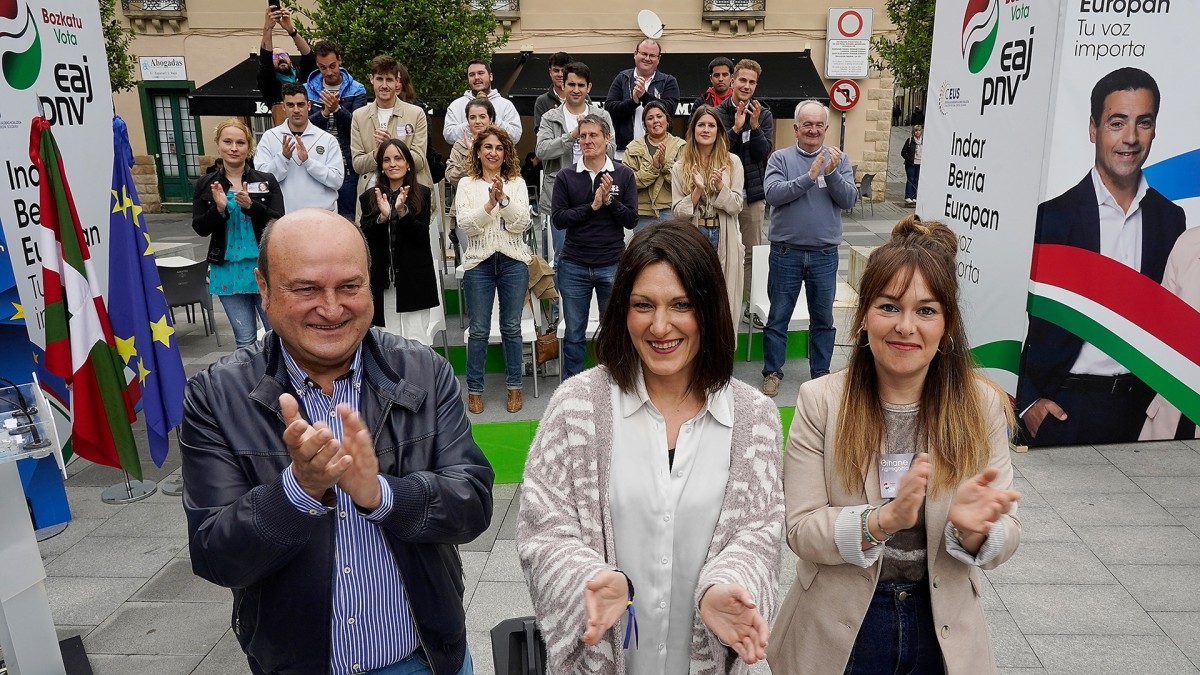 Ortuzar recuerda a Feijóo que EAJ-PNV cuadruplica al PP en Euskadi: “Van de la mano de Vox en España y le hacen guiños a la ultraderecha en Europa: no han aprendido”