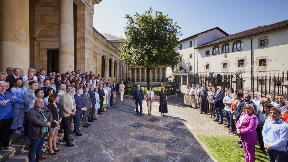 EAJ-PNV reafirma solemnemente y bajo el Árbol de Gernika su compromiso con la Democracia, la Paz y los Derechos Humanos