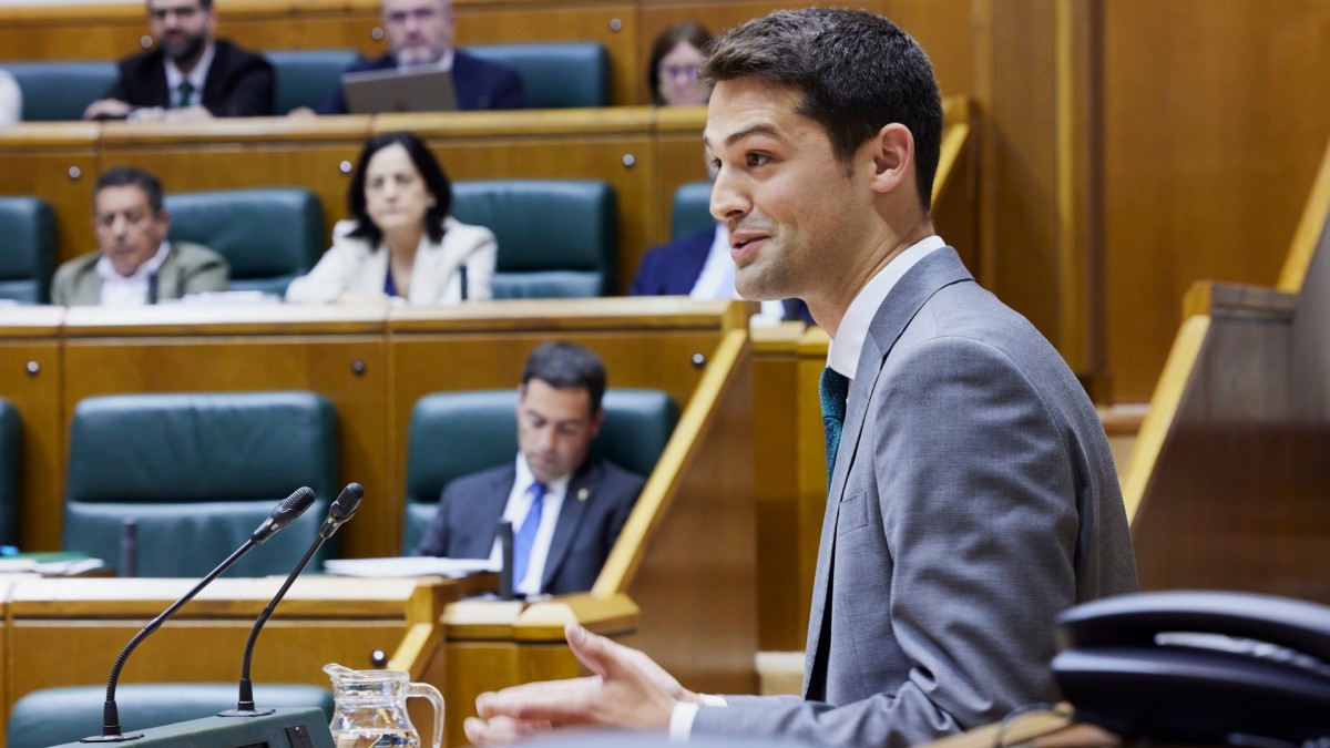 Joseba Díez Antxustegi aplaude la ambición del proyecto de futuro de Pradales y muestra la disposición de EAJ-PNV a alcanzar acuerdos para que Euskadi avance