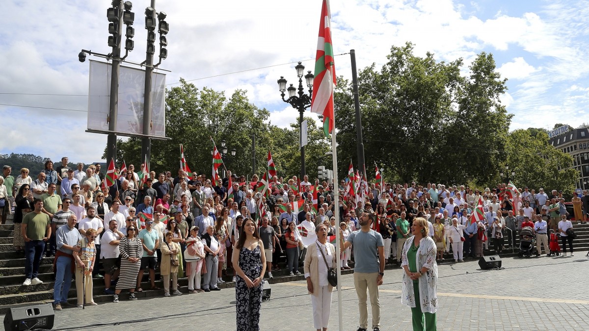 Ikurrinaren balioa aldarrikatu du EAJ-PNVk “elkartasun eta errespetu” sinbolo gisa, eta “idealak partekatzen dituen komunitatea barne hartzen duen ikurra” dela gogoratuz