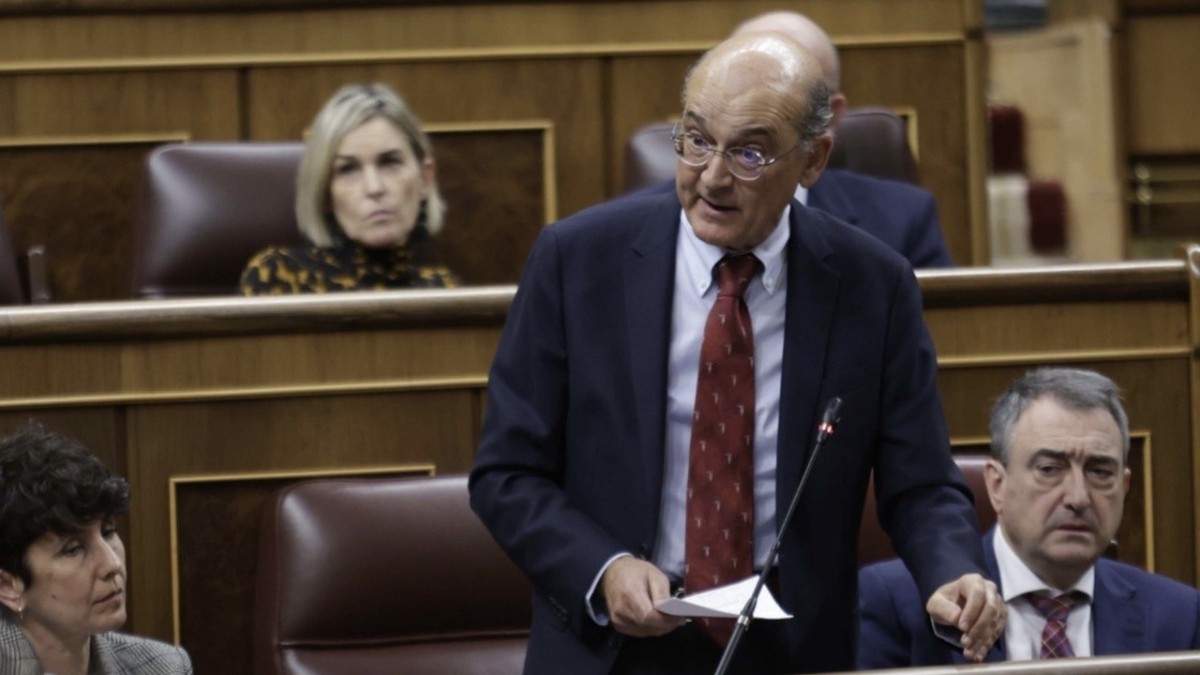 El Grupo Vasco insta al Gobierno español a fijar protocolos “adecuados” para identificar y repatriar a las personas migrantes fallecidas en tránsito en el mar y evitar el lucro de mafias 