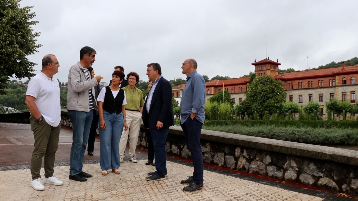 Euskal Taldeak ospatu du oztopo guztiak gainditzea Donostiak bere etxebizitza plana Loiolako Kuarteletan garatzeko  