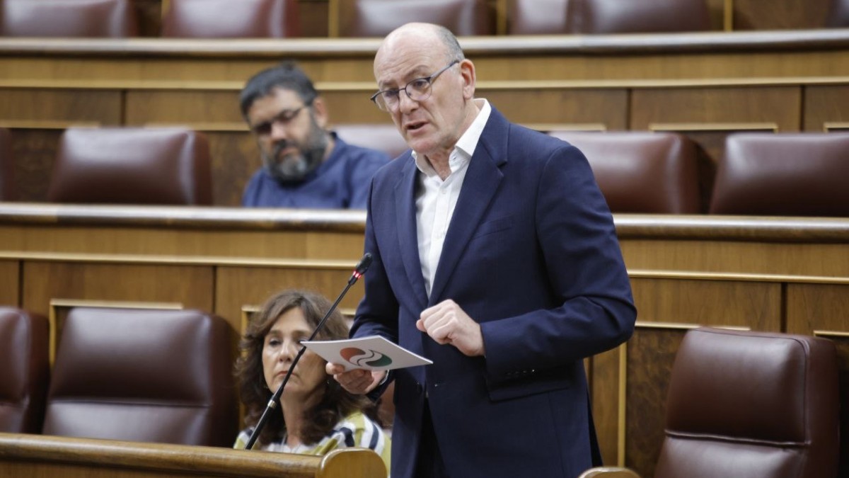 El Grupo Vasco pide ajustar el umbral para acceder a las becas universitarias a la realidad económica de Euskadi y favorecer así a más estudiantes