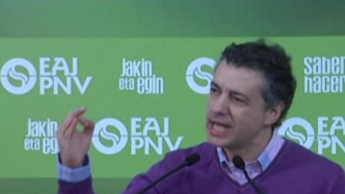 Iñigo Urkullu en la reinauguración del batzoki de Tenderia 
