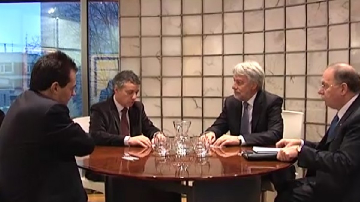 El Embajador y el Cónsul Británico se reúnen con el presidente del EBB de EAJ-PNV en Sabin Etxea