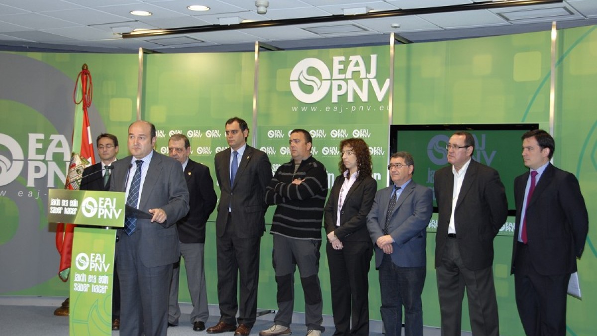 Rueda de prensa sobre los problemas del transporte público en Bizkaia