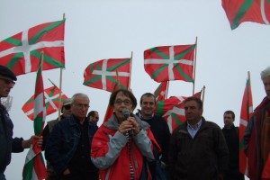 Alderdikideak bildurik Ikurriñaren pesta-rentzat, Uztailaren 14an, Larrun-eko kaskoan, Iparr