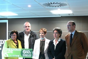 Arantxa Tapia. L Leanizbarrutia, J Agirretxea y J Egibar en Arrasate