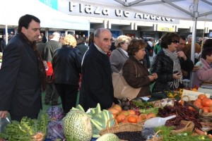 Urkullu y las candidaturas de Araba en el Mercado de Abastos de Gasteiz