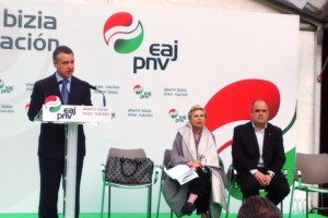 Iñigo Urkullu y Joseba Egibar en el 75 aniversario del bombardeo de Eibar
