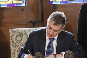 Urkullu Lehendakari - Gernika