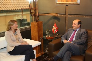 Encuentro entre Andoni Ortuzar y Arantza Quiroga en Sabin Etxea