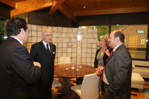 Andoni Ortuzar con el Embajador y la Consúl de Belgica en Bilbao, Jan De Bock  Sylvie Lagneaux
