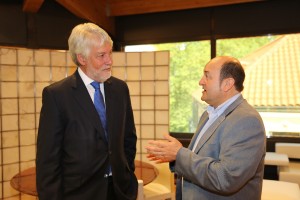 Andoni Ortuzar y Giles Paxman Embajador del Reino Unido