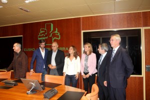Reunión EAJ-PNV, PSE-EE y PP en el Parlamento Vasco