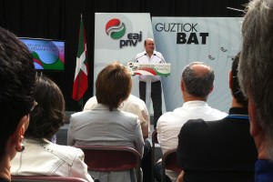 Andoni Ortuzar Eskoriatzako batzokiaren 100. urteurrenean