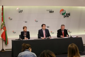 Arantxa Tapìa, Aitor Esteban y Pedro Azpiazu sobre la reforma energética