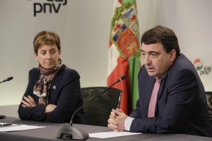 Arantxa Tapìa, Aitor Esteban y Pedro Azpiazu sobre la reforma energética