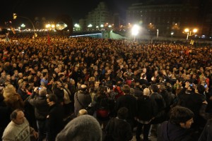 Miles de personas se manifiestan en Bilbao en favor de los derechos humanos, el acuerdo y la paz