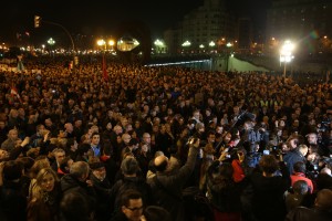 Milaka pertsona manifestatu dira Bilbon giza eskubide, konponbidea eta bakearen alde