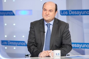 Andoni Ortuzar en los Desayunos de TVE