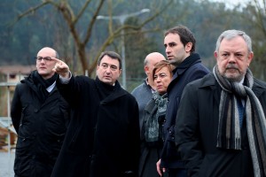 Euzko Abertzaleak taldeko diputatuak Ekaitz Mentxaka, Ugao Miraballeseko Alkatearekin